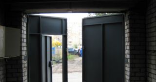 Купить гаражные ворота распашные Советская Гавань, цена от 3944 руб.