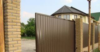 Купить откатные ворота из профнастила Советская Гавань, цена от 1788 руб.